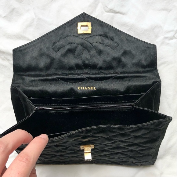 Vintage Black Chanel Handbag - Picture 5 of 6